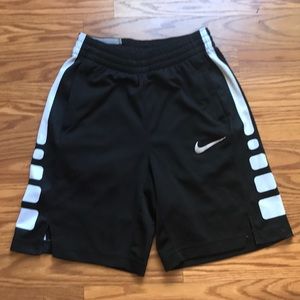 Men’s DRI-FIT Elite-Striped Nike Basketball Shorts